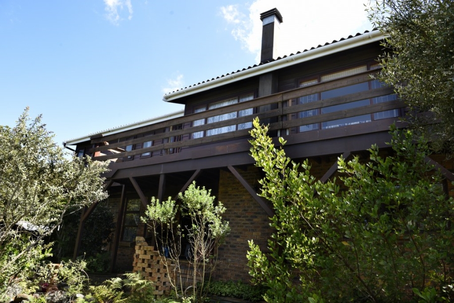 4 Bedroom Property for Sale in Heuningkloof Western Cape